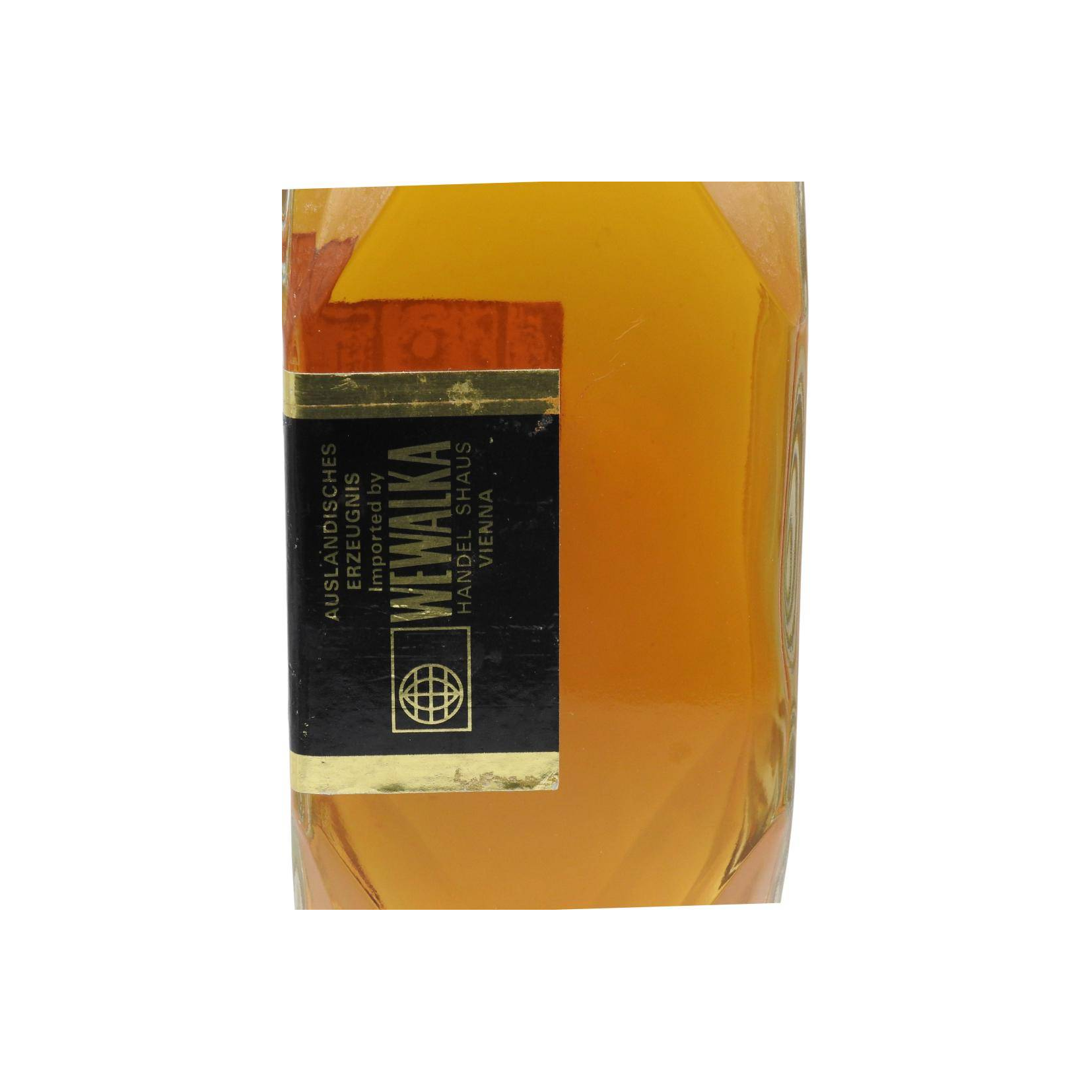 The Antiquary De Luxe Scotch Whiskey 2