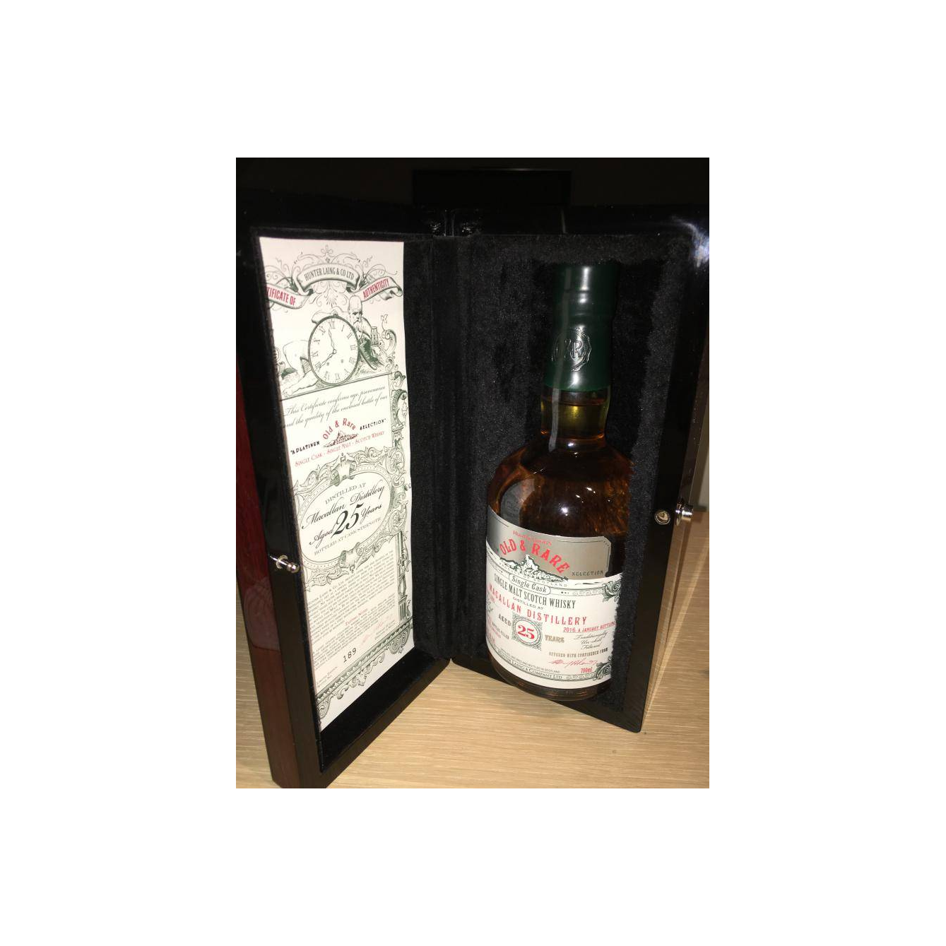 The Macallan 1990 25 Years Single Malt Whisky 2