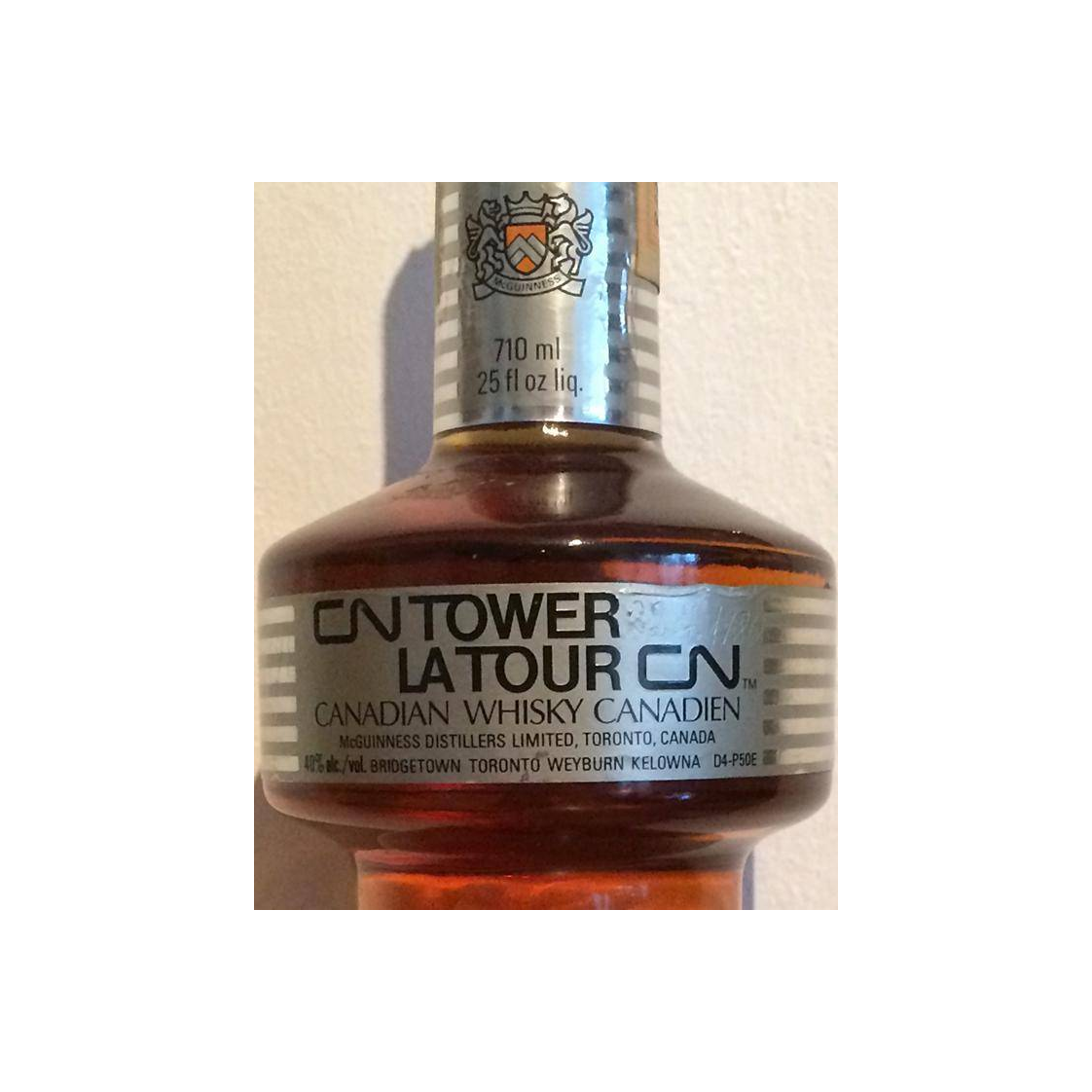 CN Tower Canadian Whisky Canadien 2