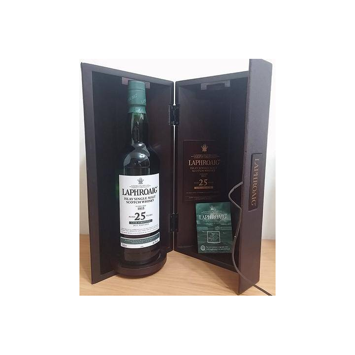 Laphroaig 25 Years Single Malt Whisky 2