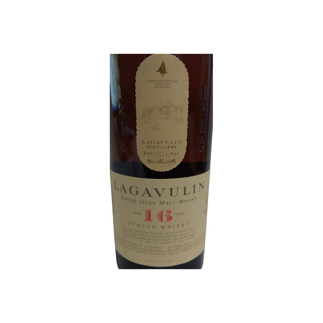 Lagavulin 16 Years Single Malt Whisky 3