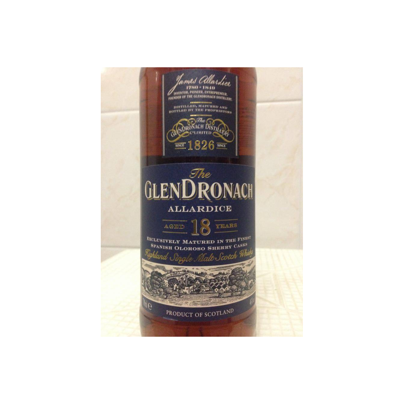 GlenDronach 18 Years Single Malt Whisky 3