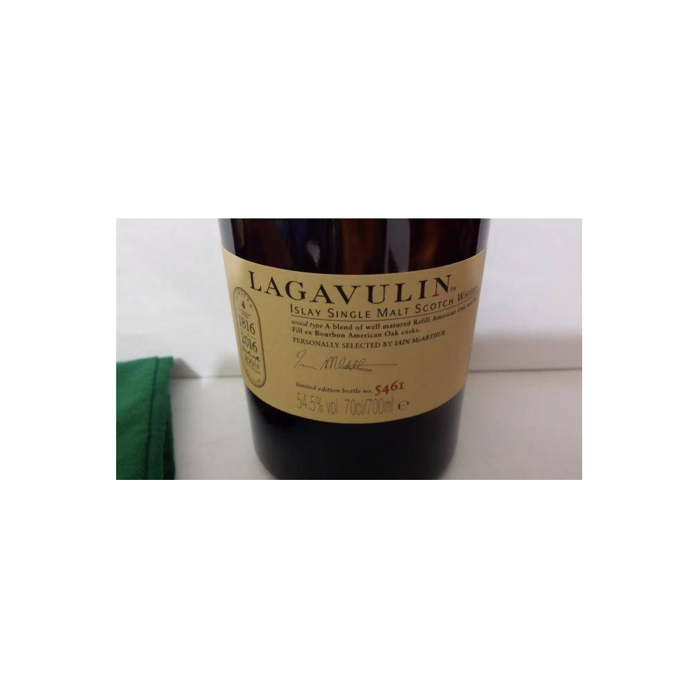 Lagavulin Single Malt Whisky 3