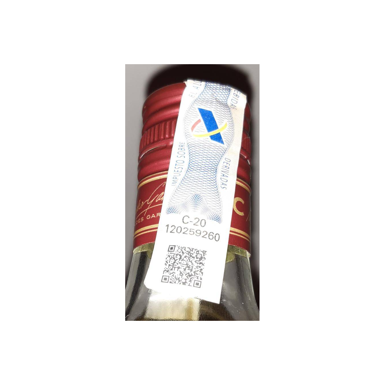 DYC Selected Blended Whisky 3