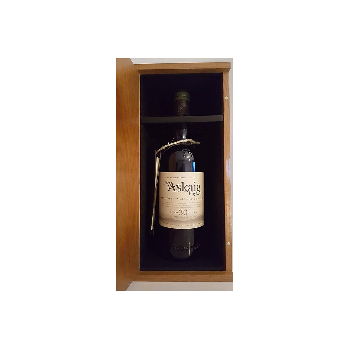 Caol Ila 30 Years Single Malt Whisky 3
