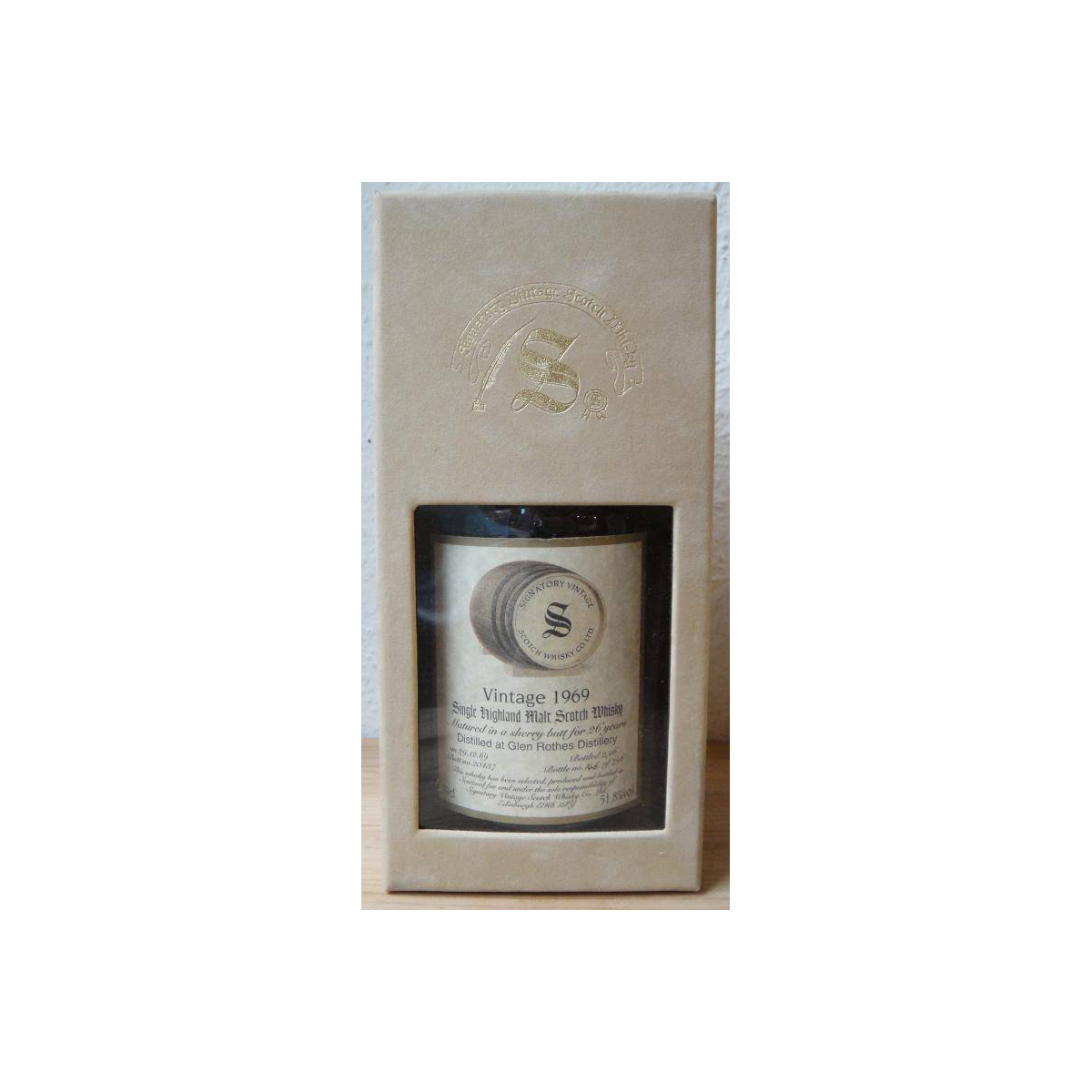 The Glenrothes Vintage Collection - Dumpy 1969 26 Years Single Malt Whisky 3
