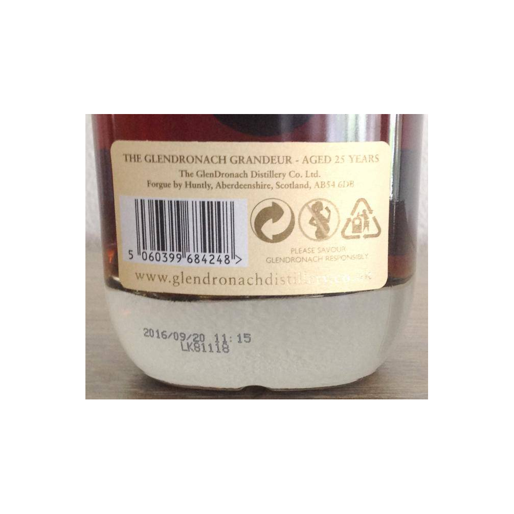 GlenDronach 25 Years Single Malt Whisky 2
