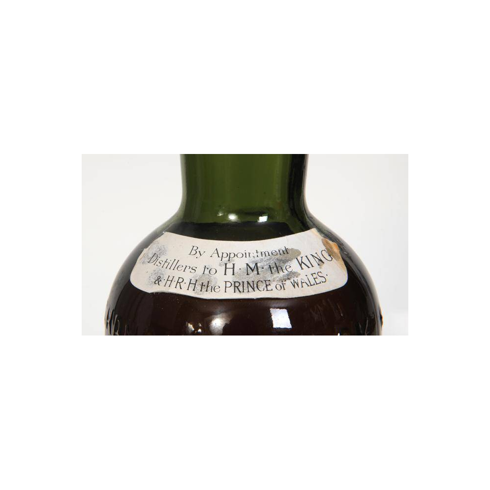 Black & White Blended Whisky 3