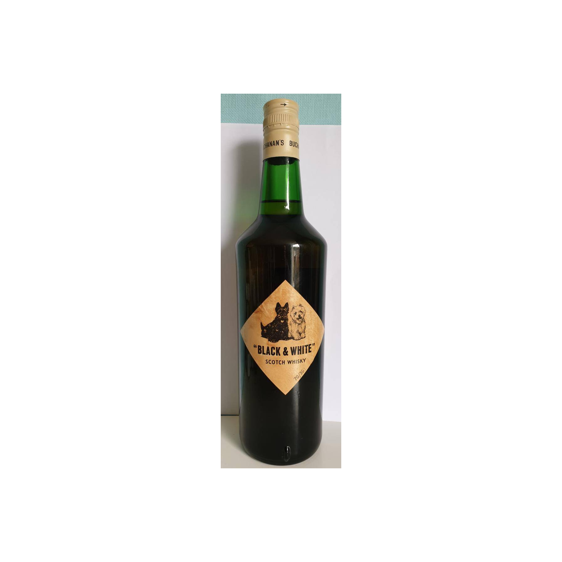 Black & White Blended Whisky 2