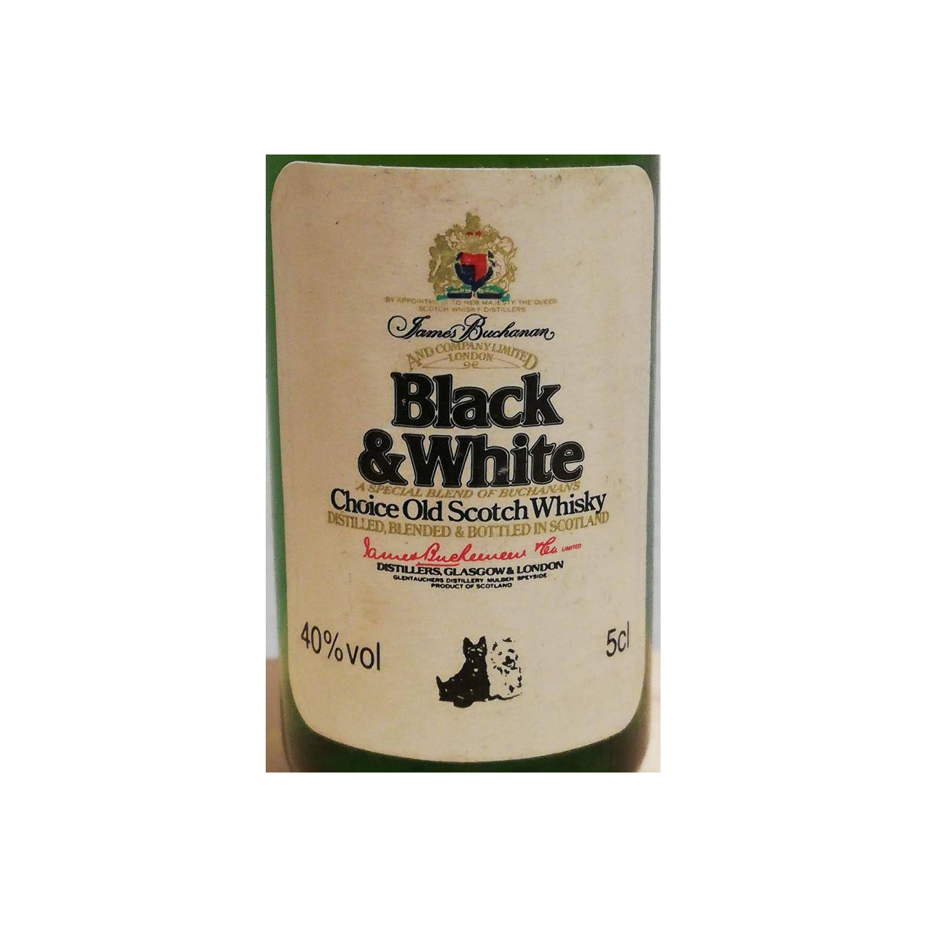 Black & White Blended Whisky 2