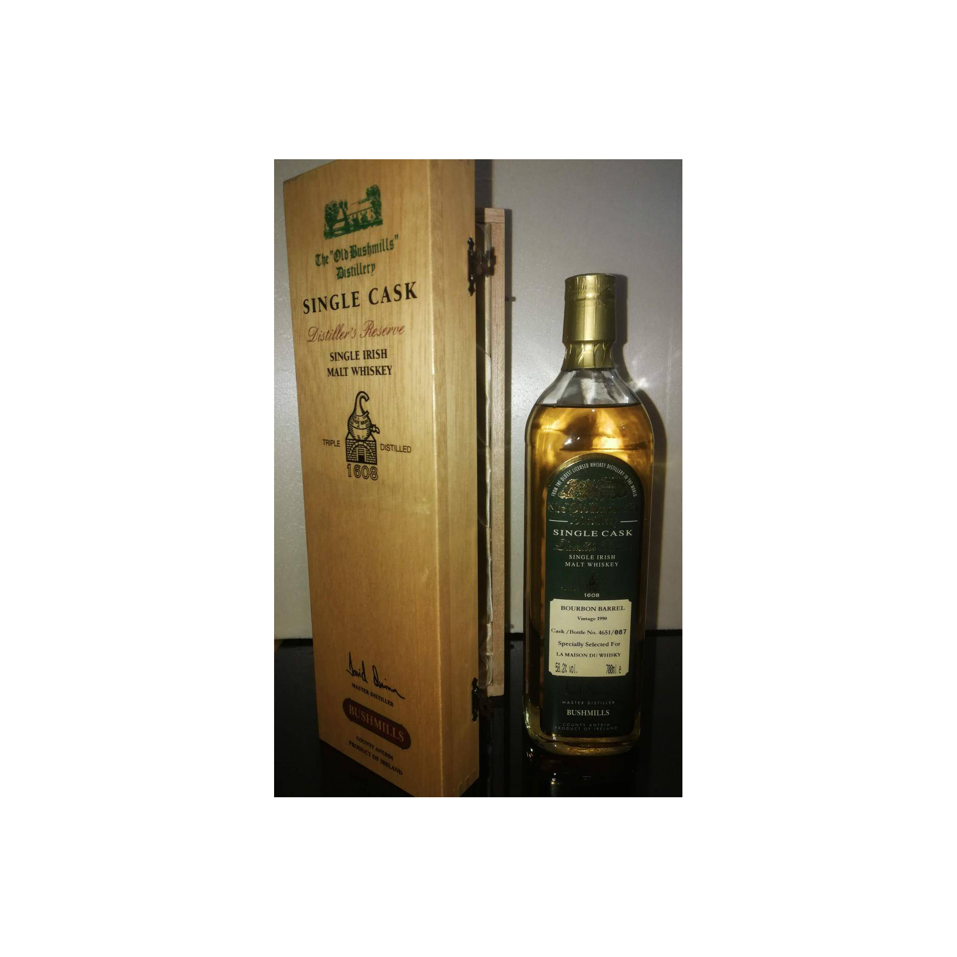 The "Old Bushmills" Distillery Single Cask Distillers Reserve 2
