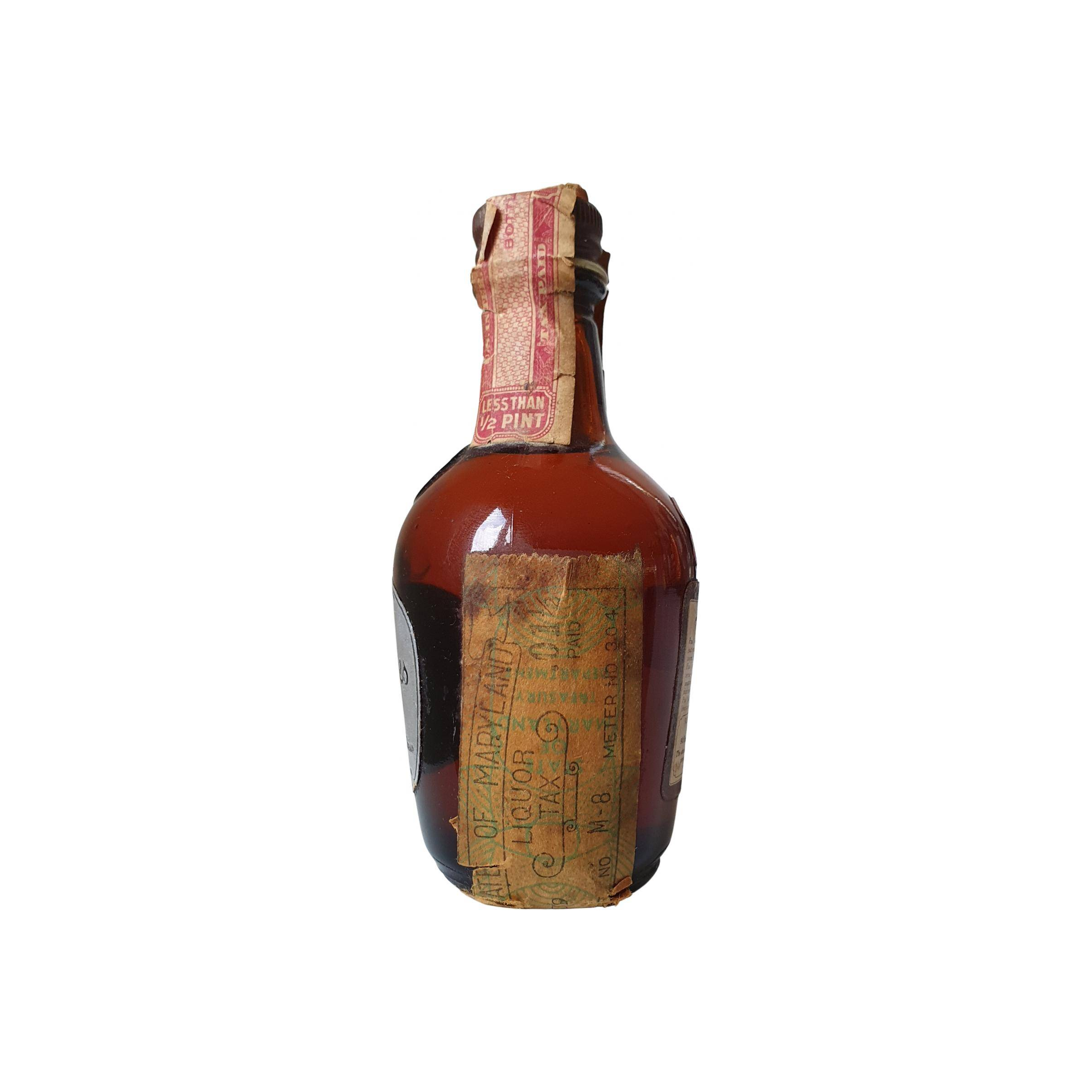 Paul Jones A blend of straight rye whiskies 3