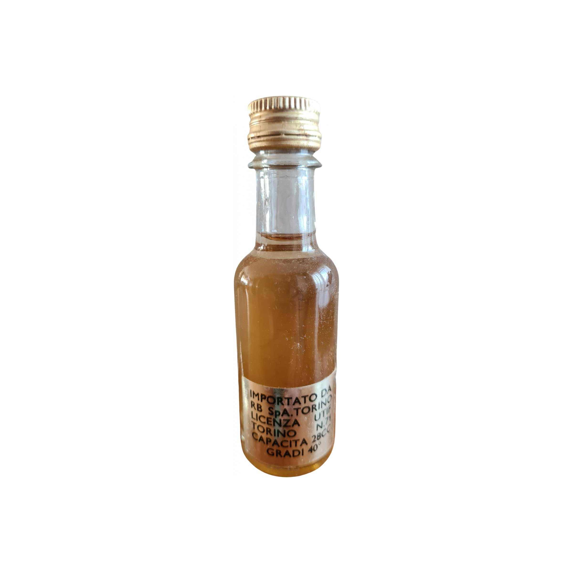 100 Pipers Blended Whisky 3