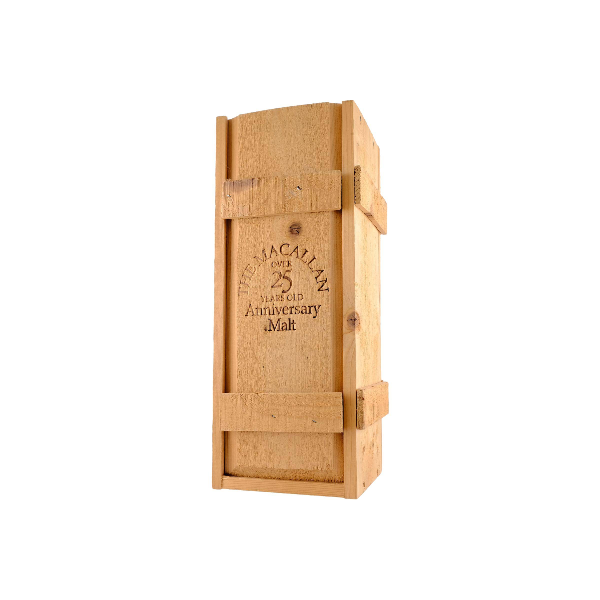The Macallan 1975 25 Years Single Malt Whisky 3