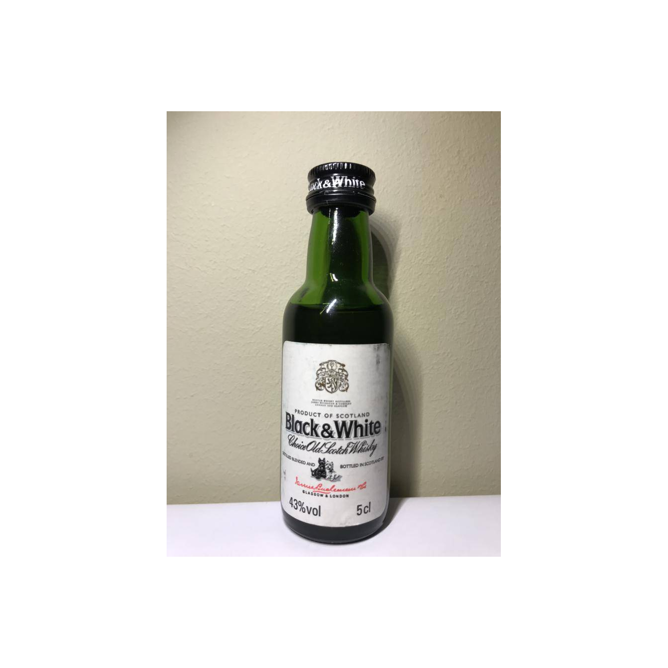 Black & White Blended Whisky 2