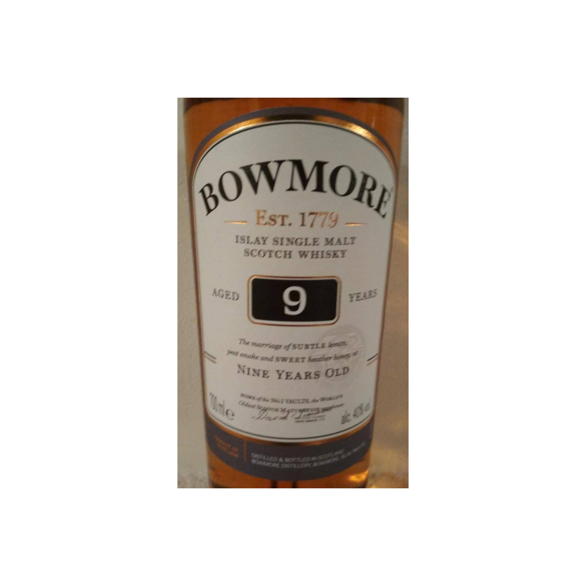 Bowmore 9 Years Single Malt Whisky 2