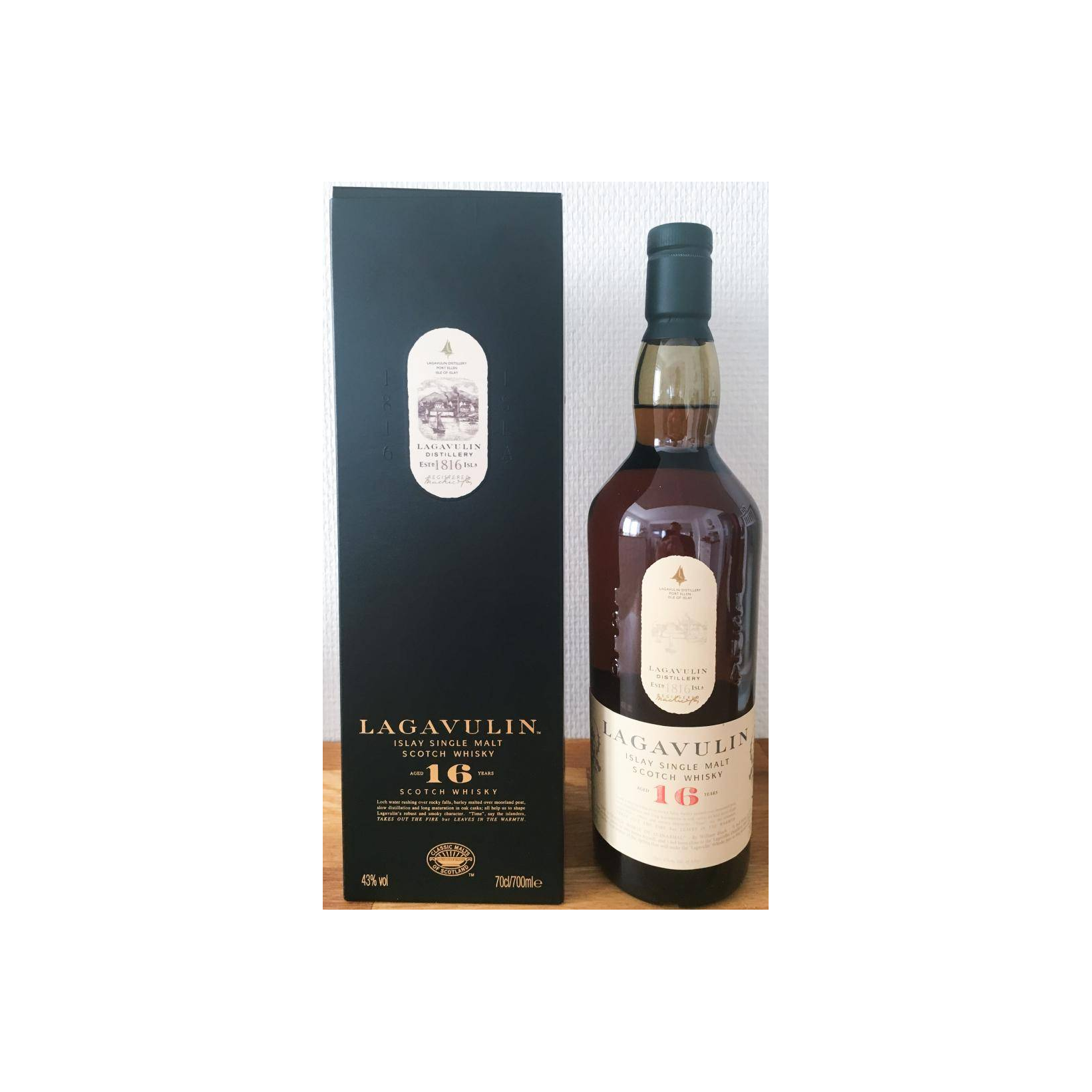 Lagavulin 16 Years Single Malt Whisky 2