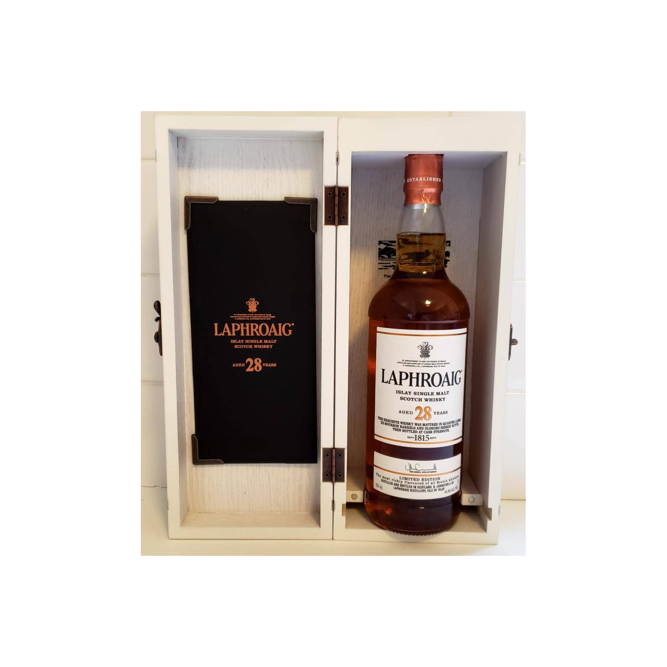 Laphroaig Limited Edition 28 Years Single Malt Whisky 3
