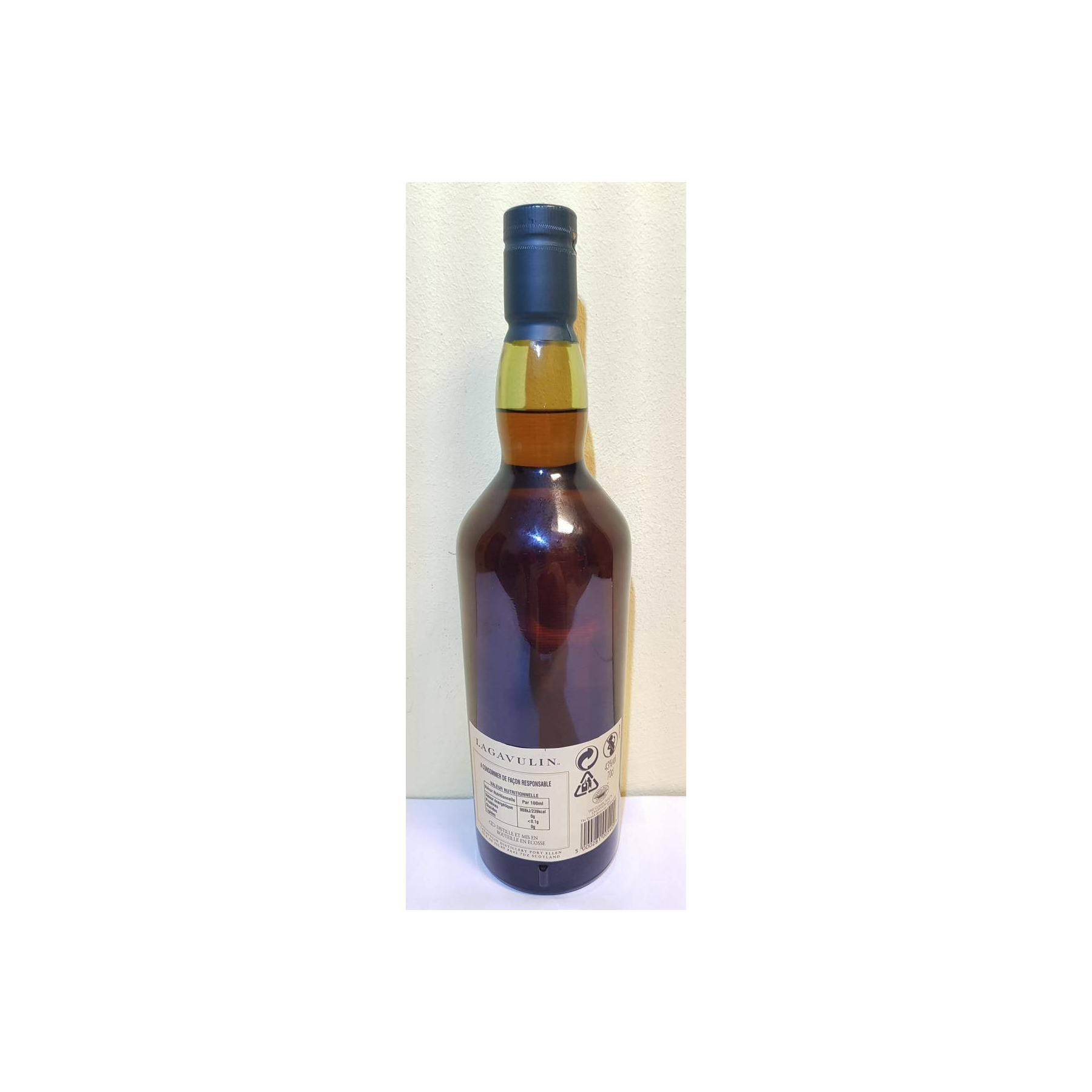 Lagavulin 16 Years Single Malt Whisky 2