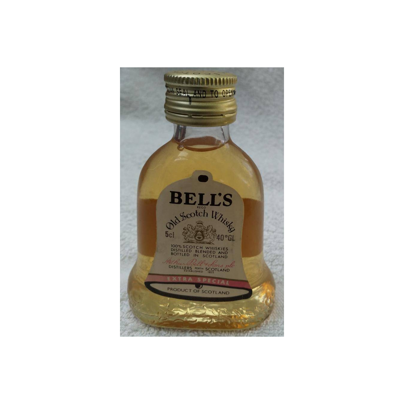 Bell's Old Scotch Whisky 3