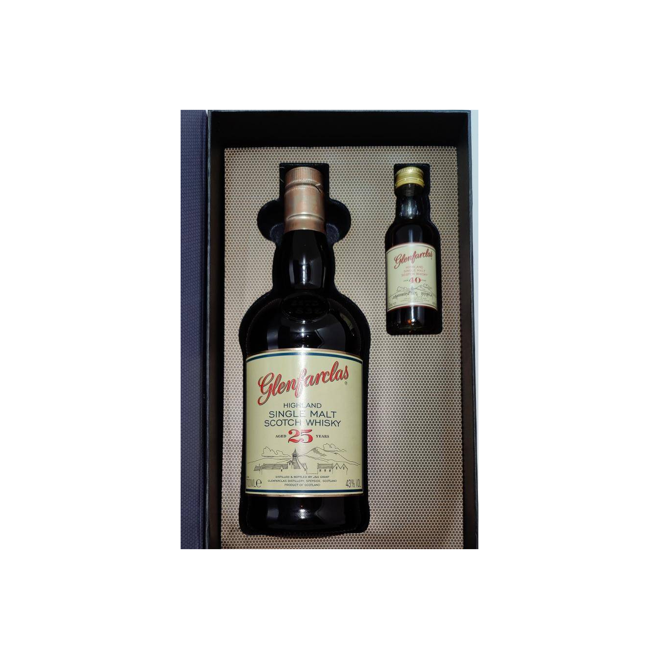 Glenfarclas 25 Years Single Malt Whisky 2