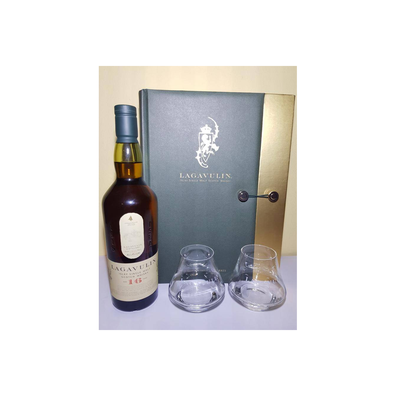 Lagavulin 16 Years Single Malt Whisky 3
