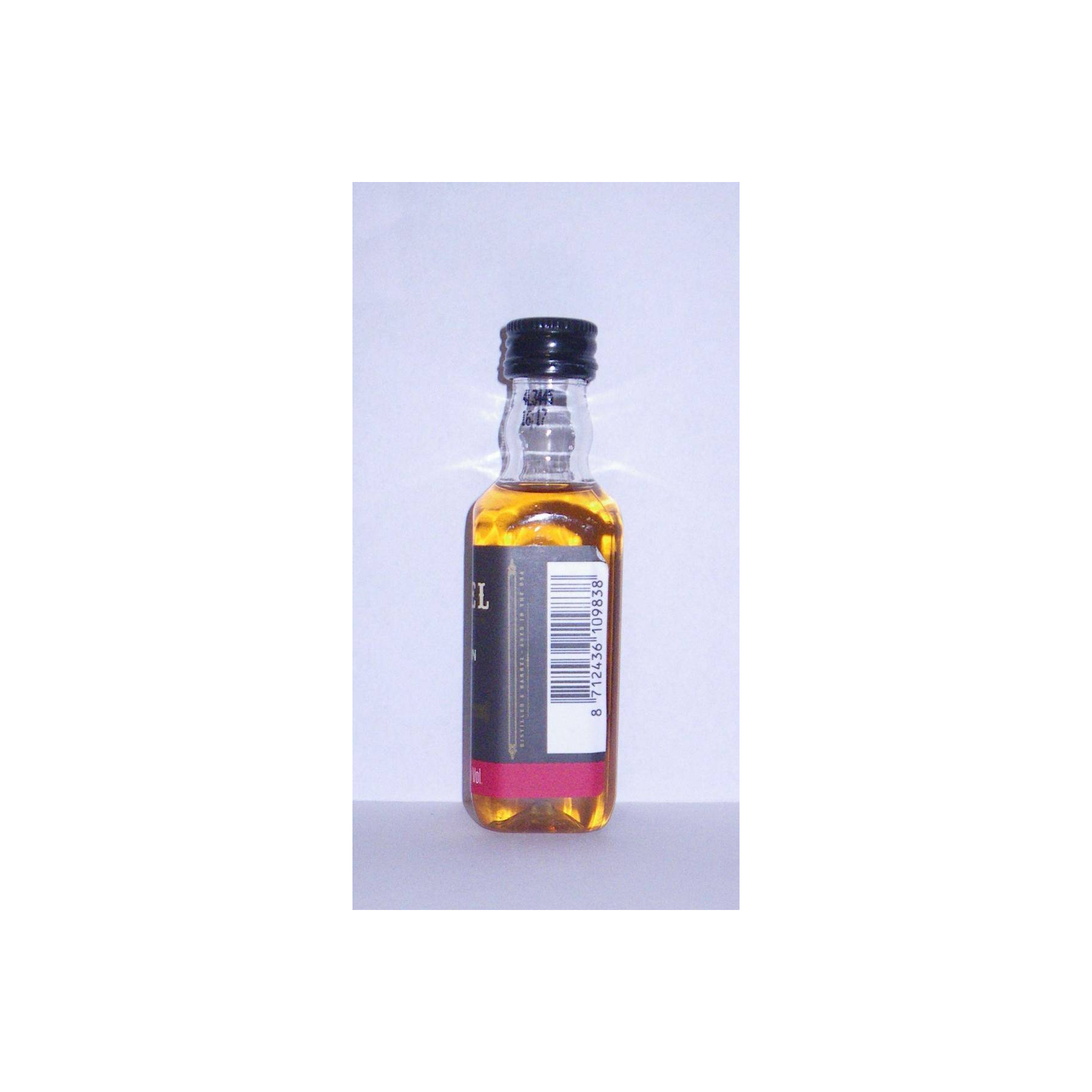 Old Samuel Blended Bourbon Whiskey 3