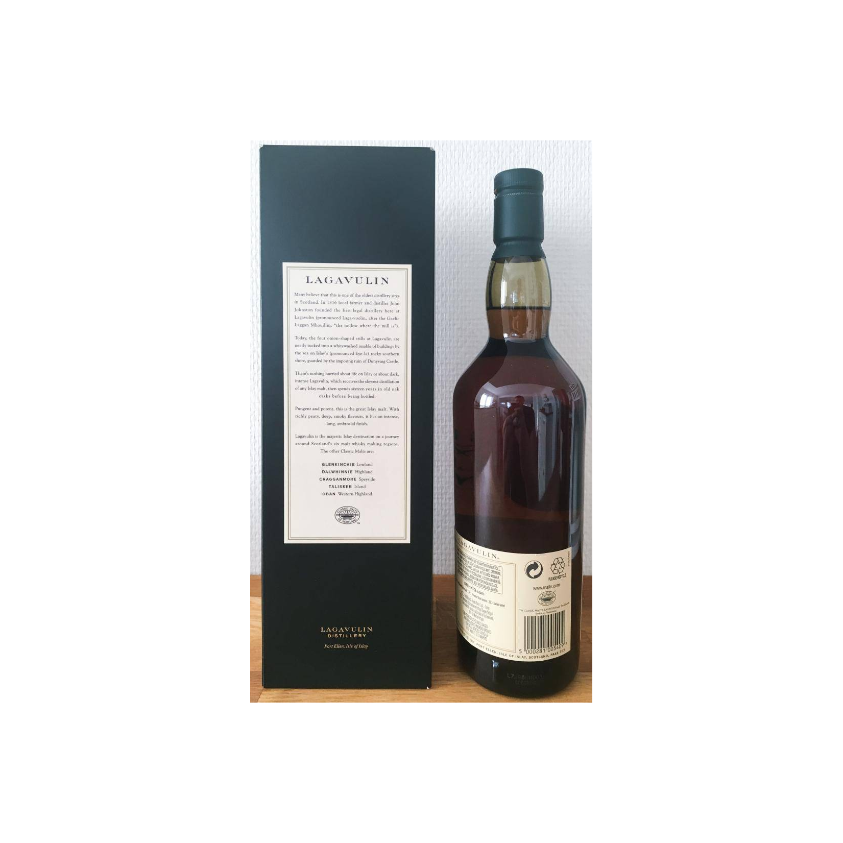 Lagavulin 16 Years Single Malt Whisky 3