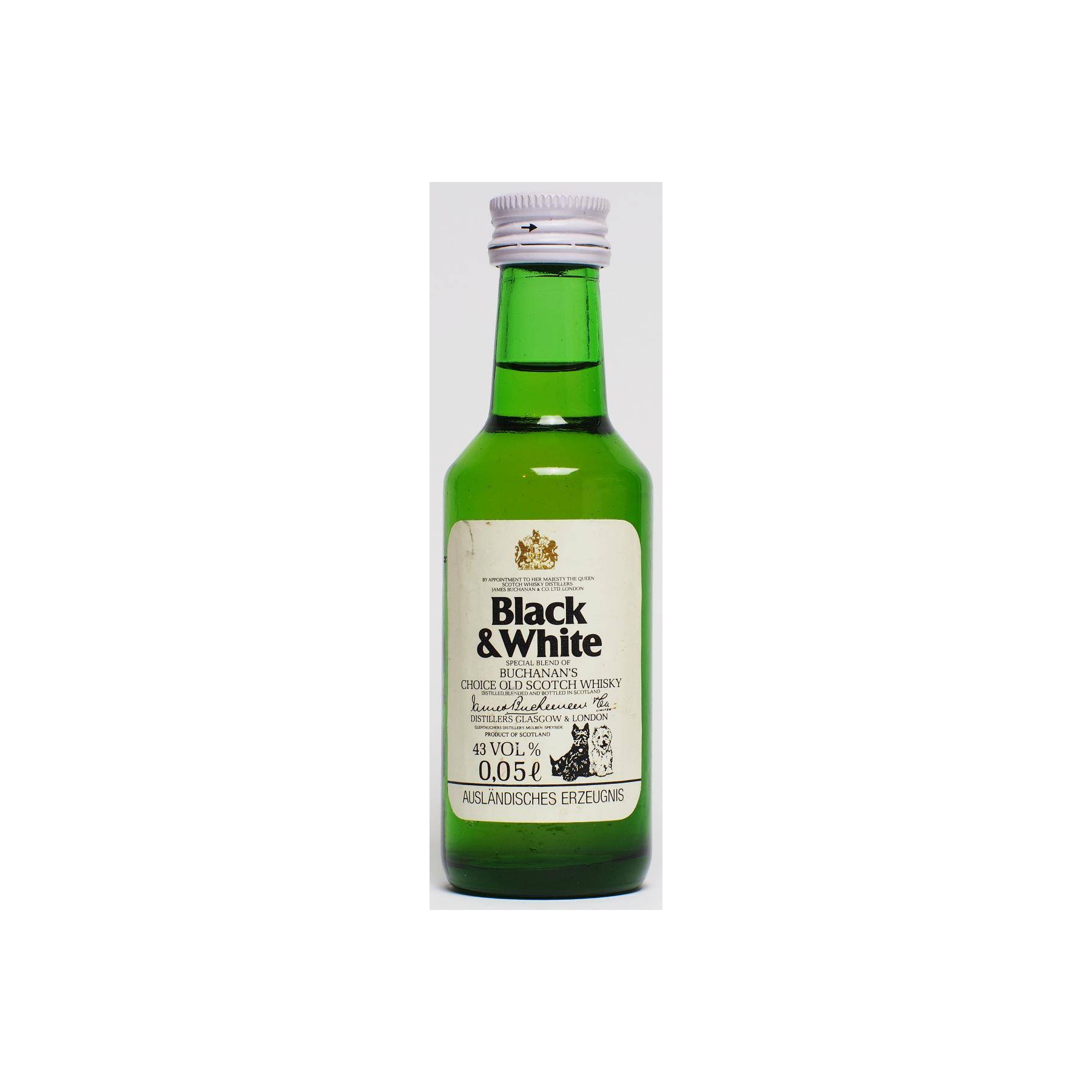 Black & White Blended Whisky 3
