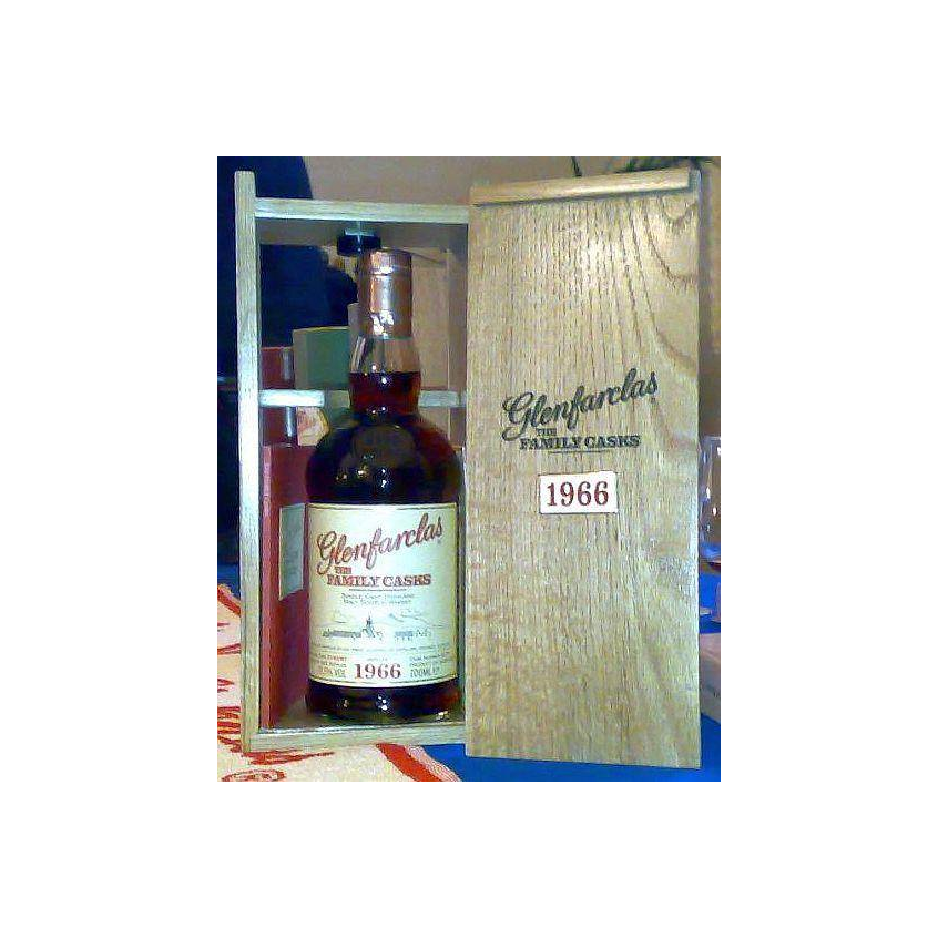 Glenfarclas 1966 40 Years Single Malt Whisky 2