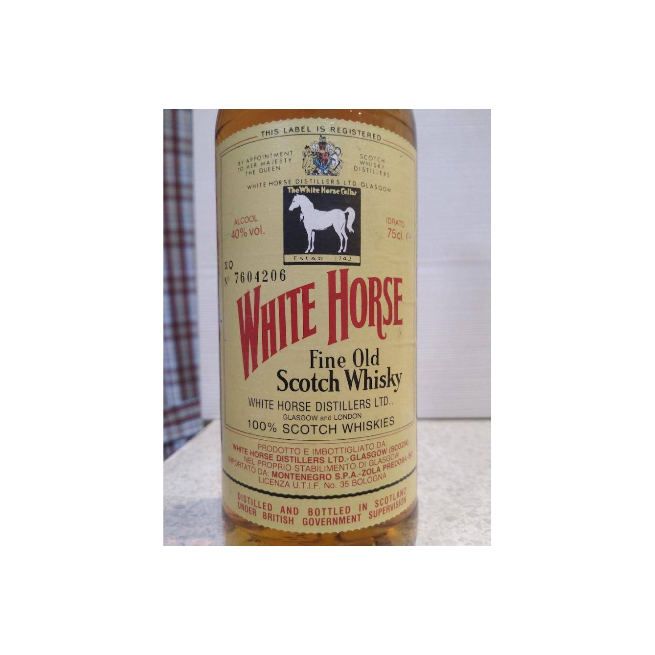 White Horse Blended Whisky 3