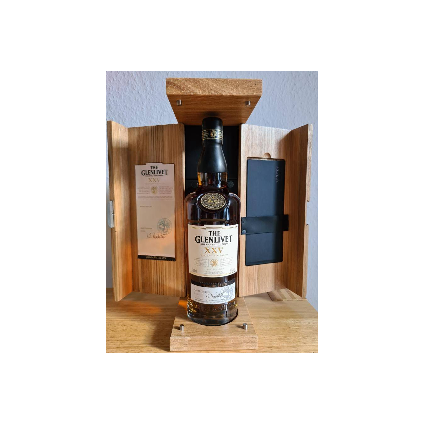 The Glenlivet 25 Years Single Malt Whisky 3