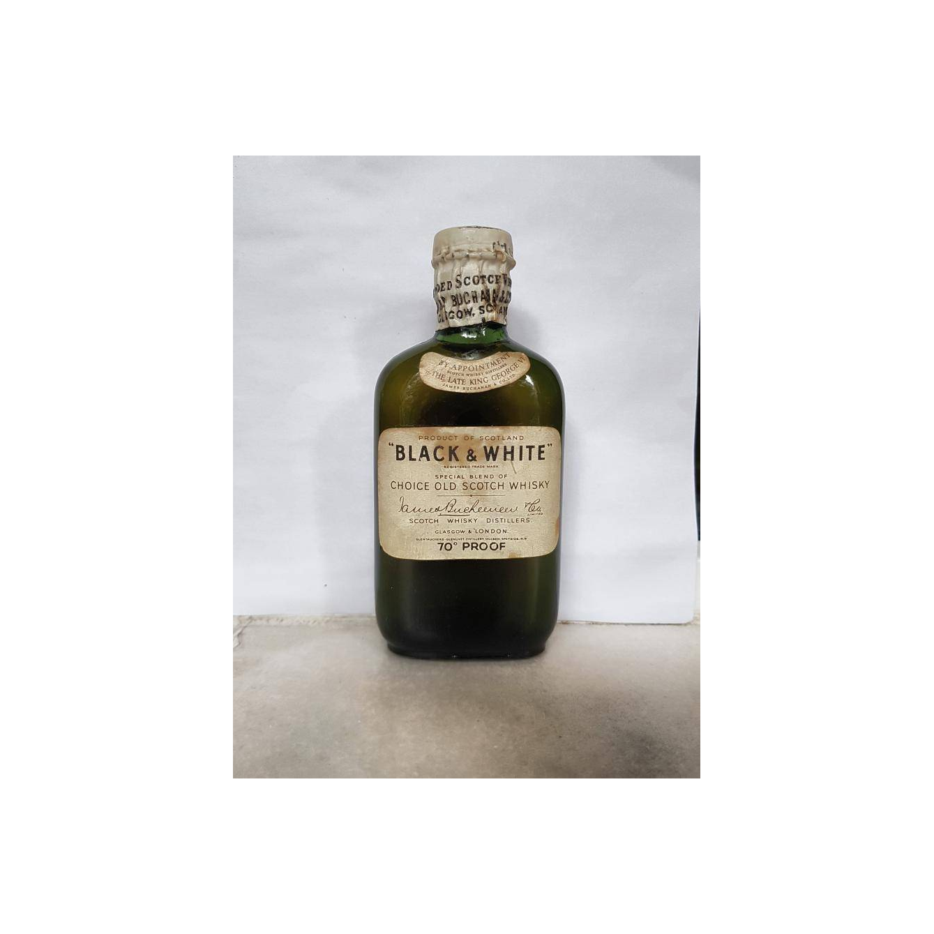 Black & White Miniature Blended Whisky 2