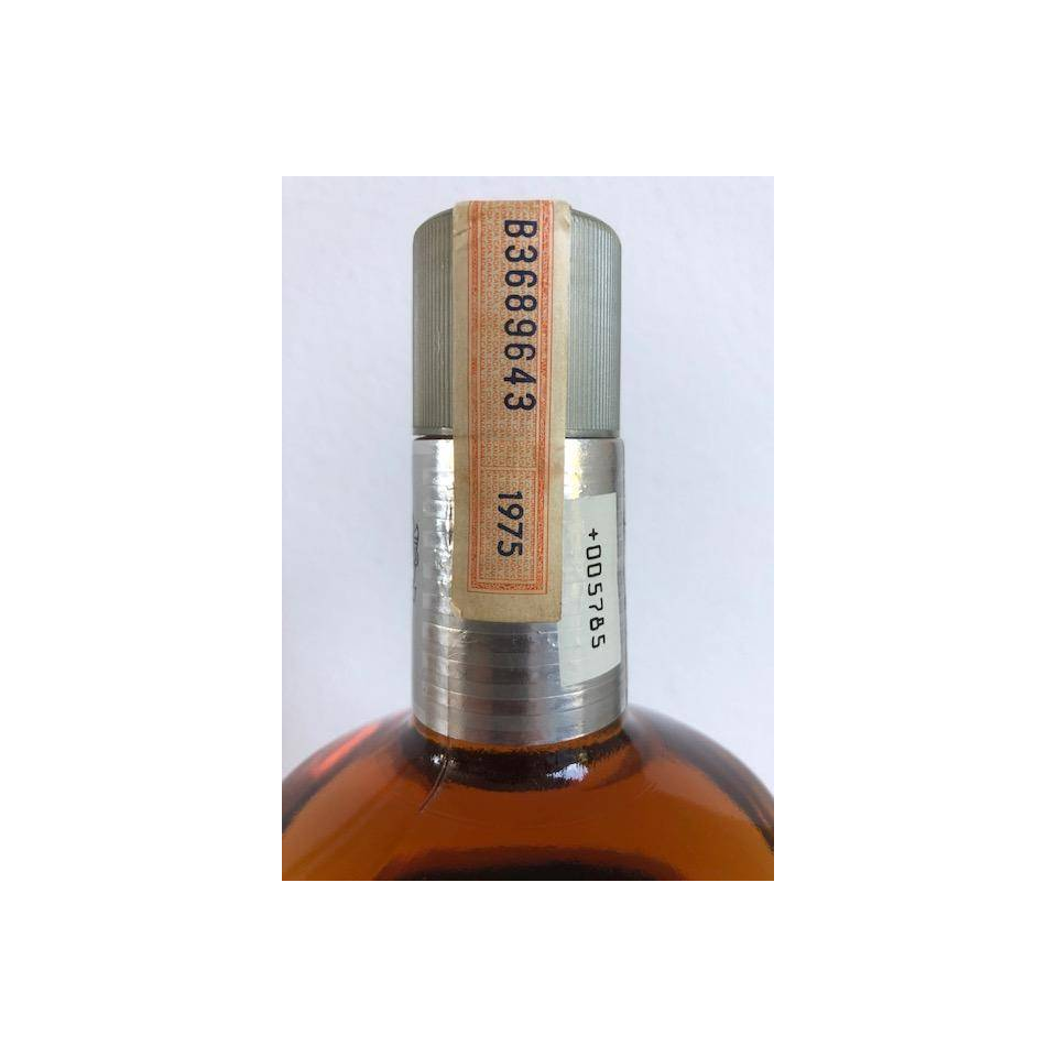 CN Tower Canadian Whisky Canadien 3