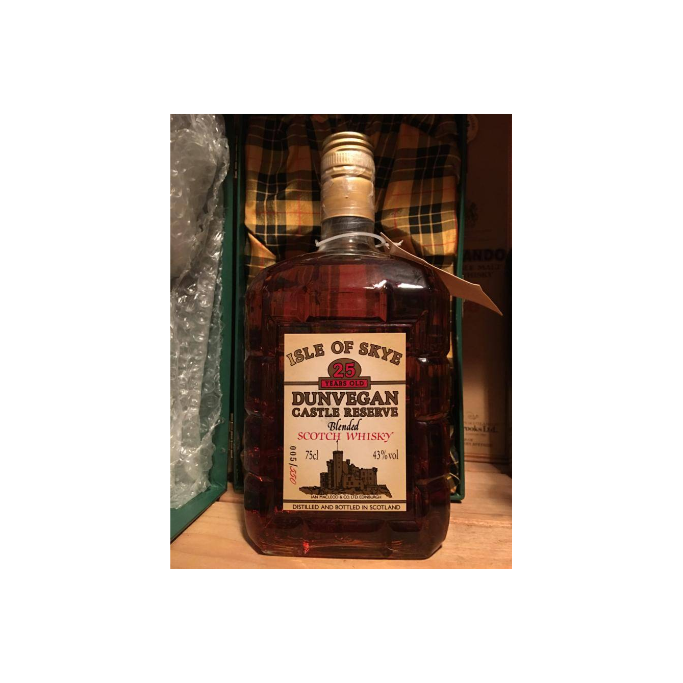Ian Macleod 25 Years Blended Whisky 3