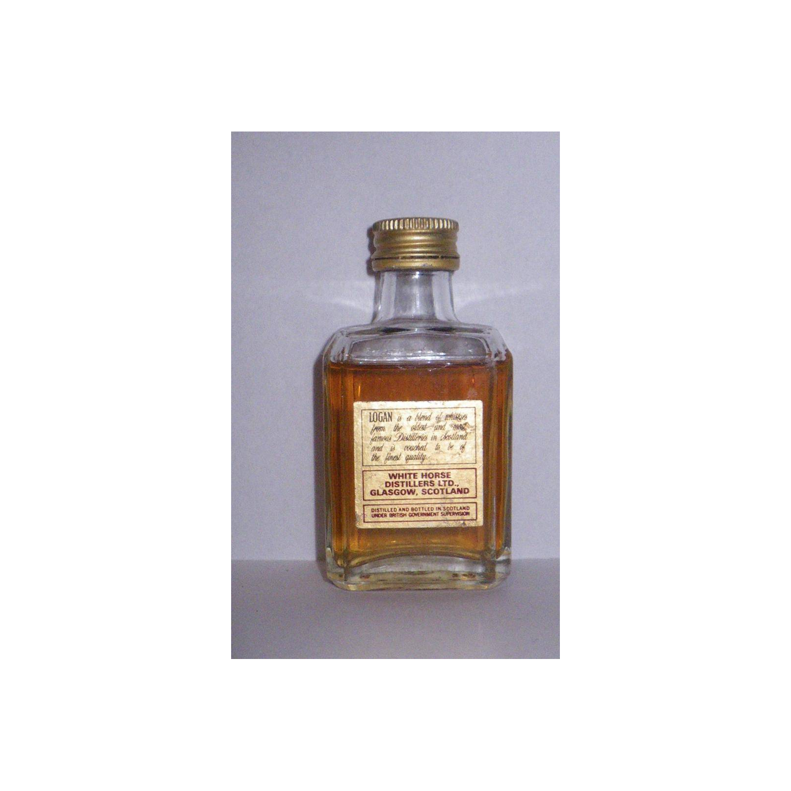 White Horse Blended Whisky 3