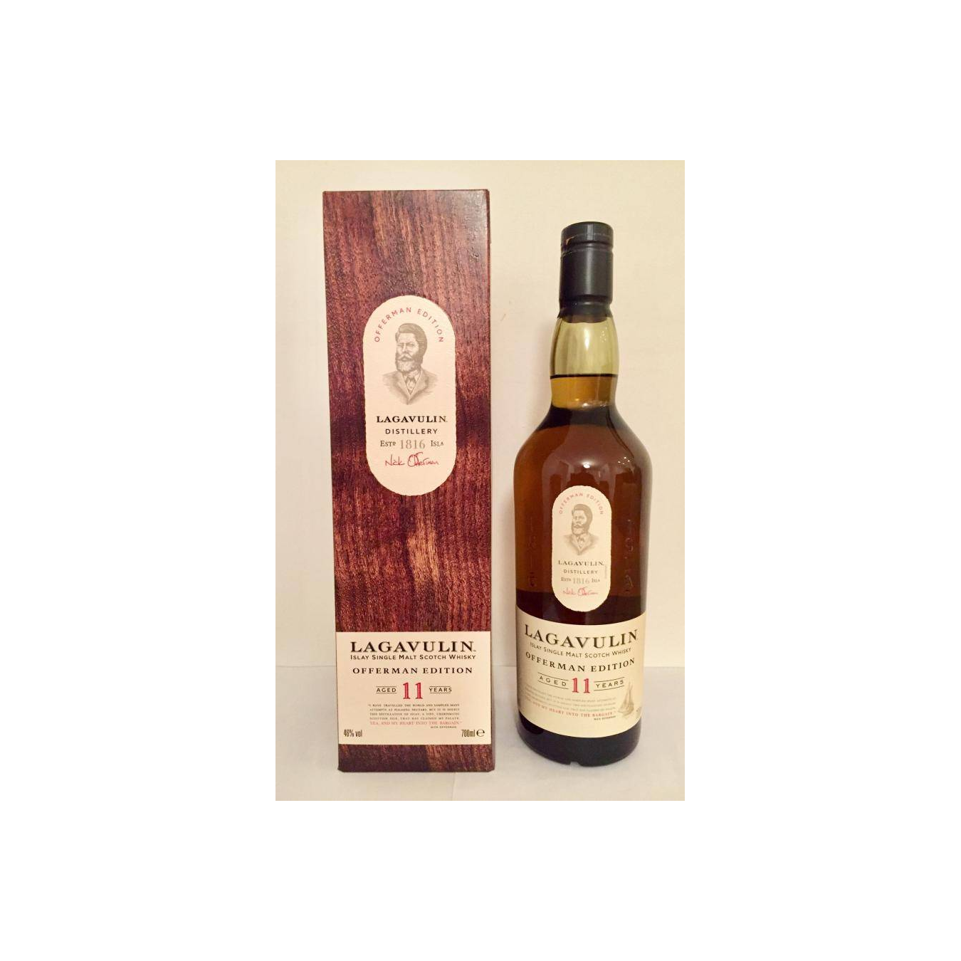 Lagavulin 11 Years Single Malt Whisky 3