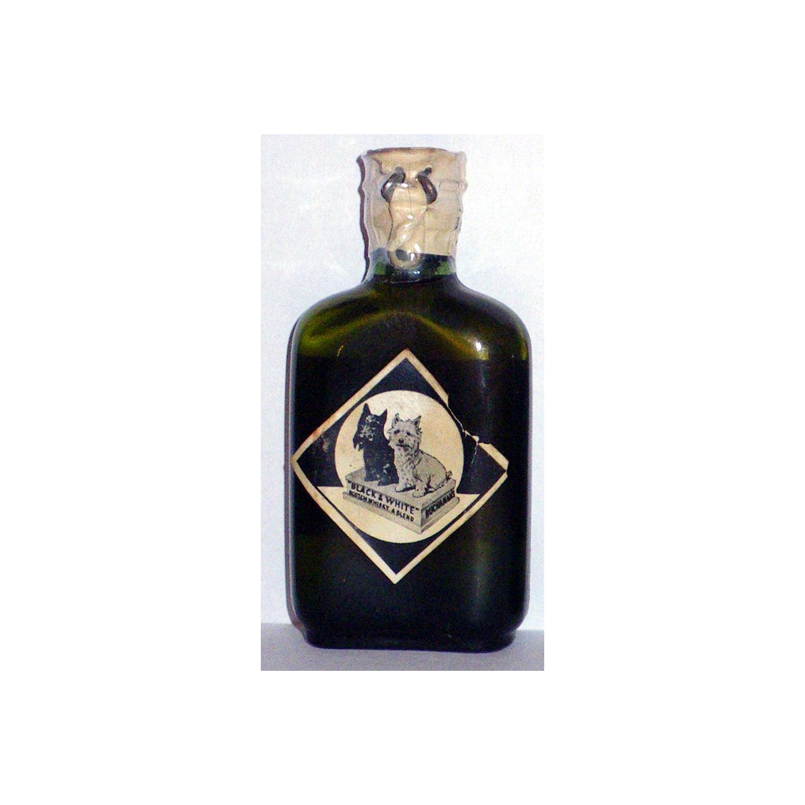 Black & White Blended Whisky 3