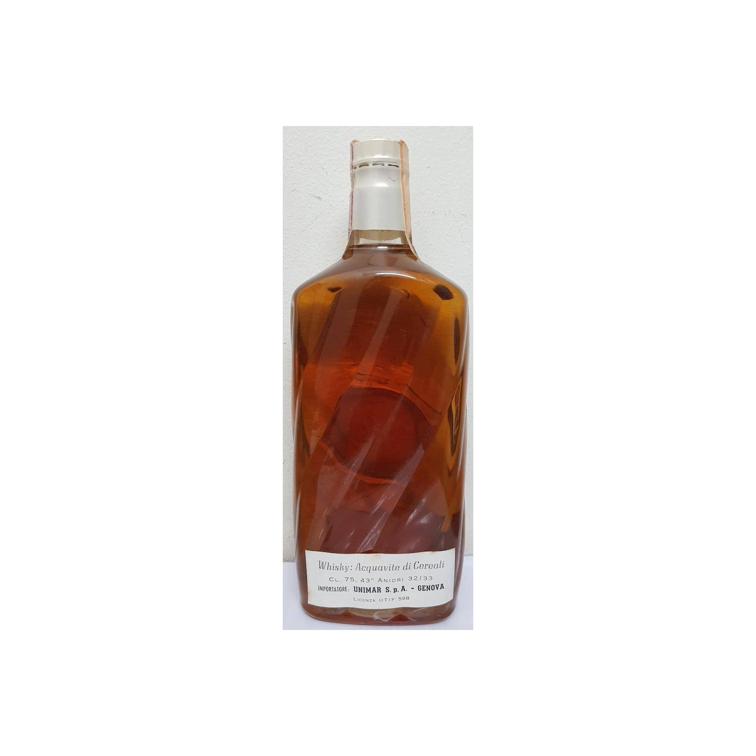 Long John De Luxe Blended Scotch Whisky 3