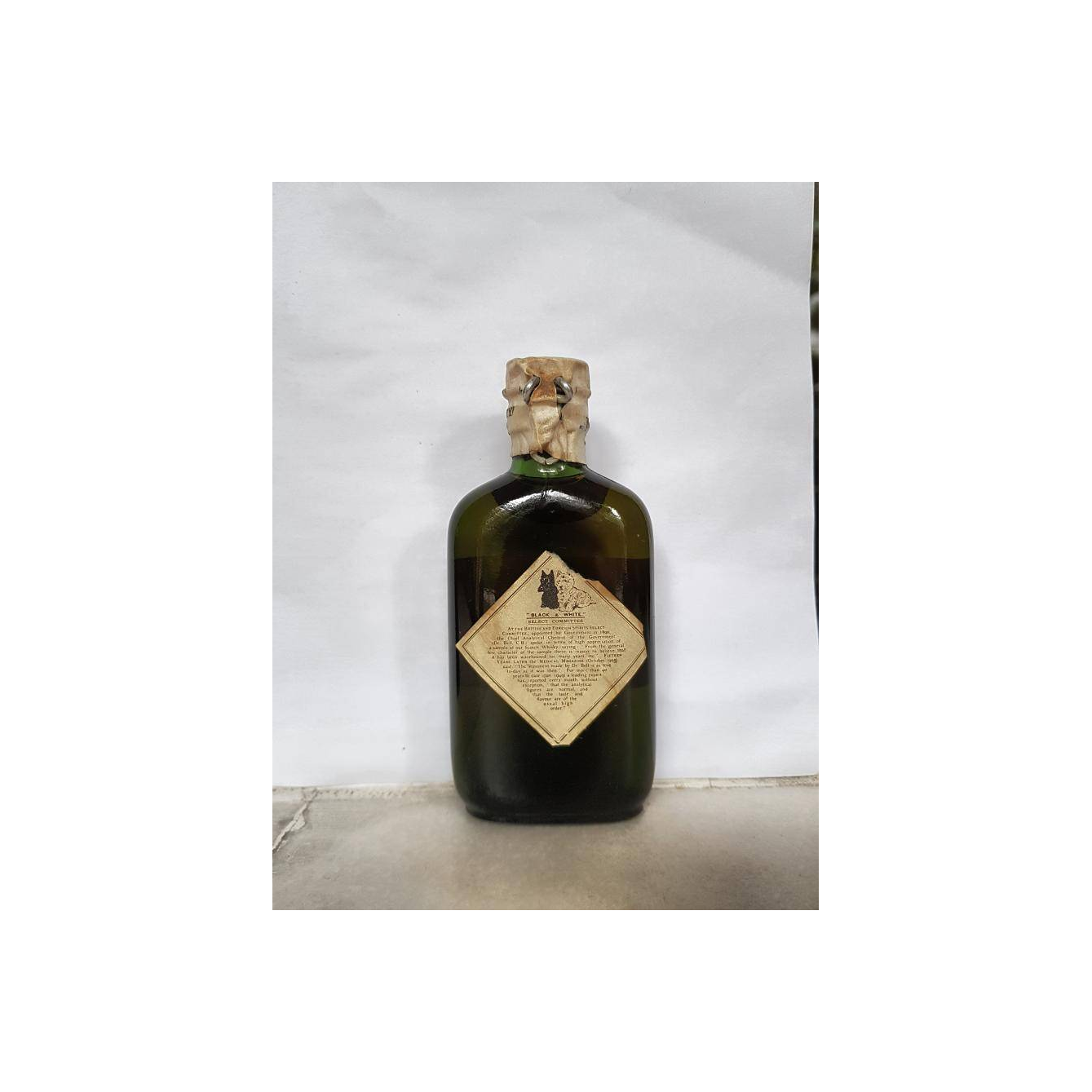 Black & White Miniature Blended Whisky 3