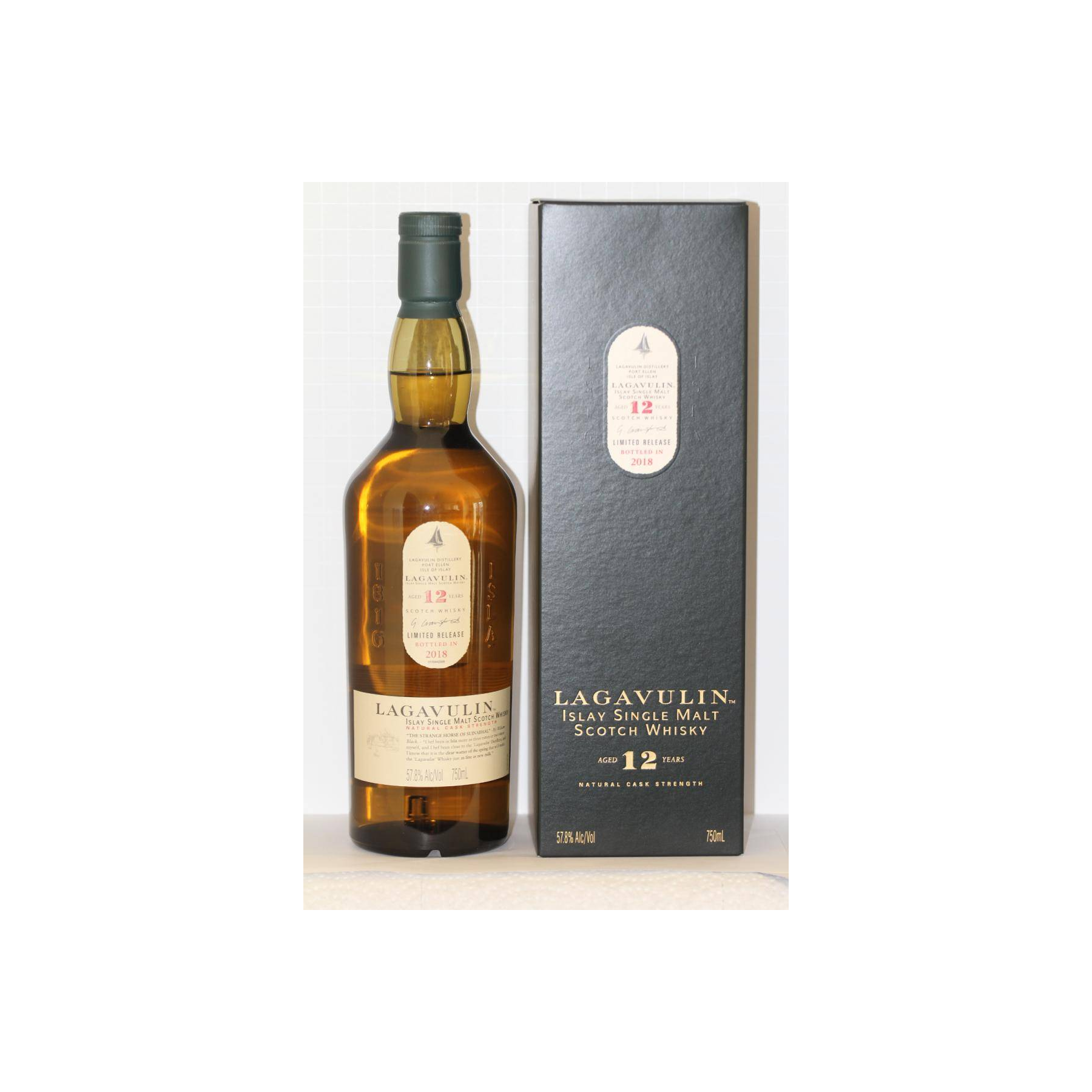 Lagavulin 12 Years Single Malt Whisky 2