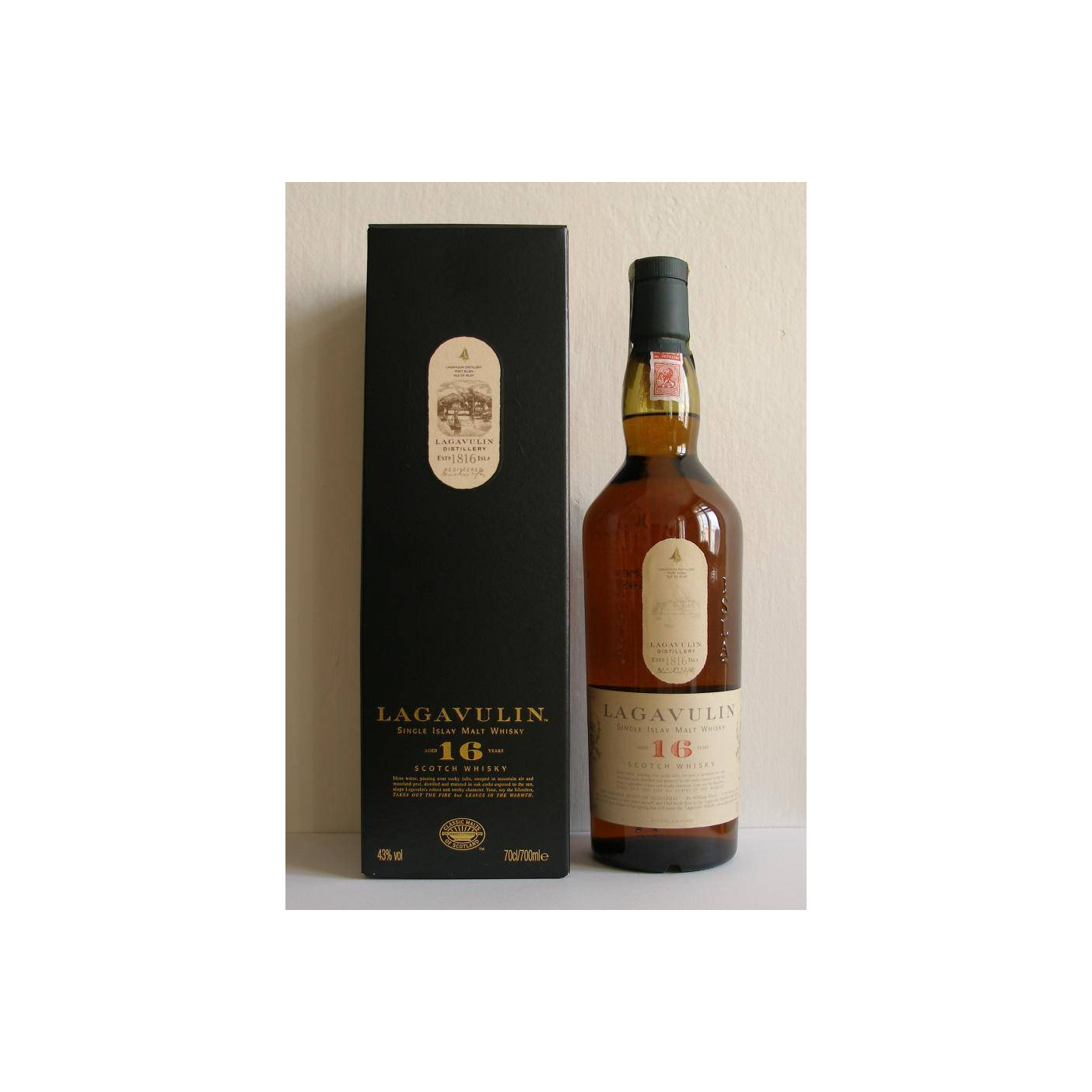 Lagavulin 16 Years Single Malt Whisky 2