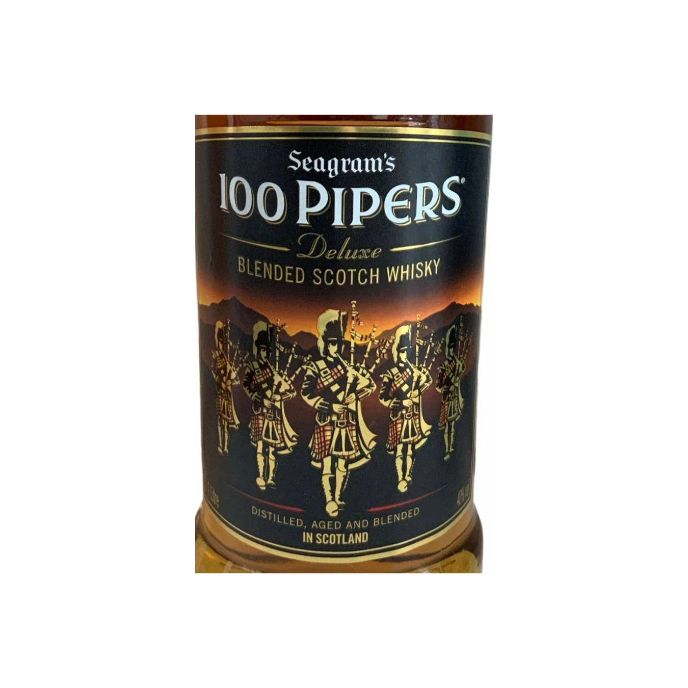 100 Pipers Deluxe Blended Scotch Whisky