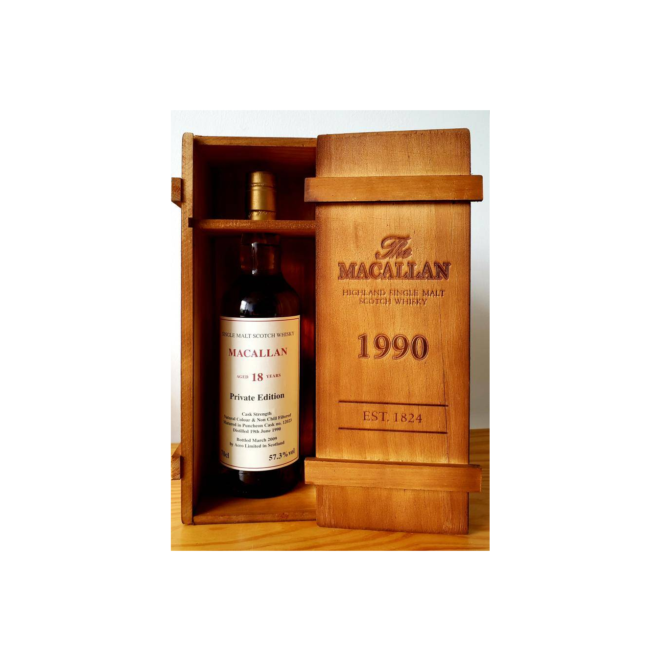 The Macallan 1990 18 Years Single Malt Whisky 2