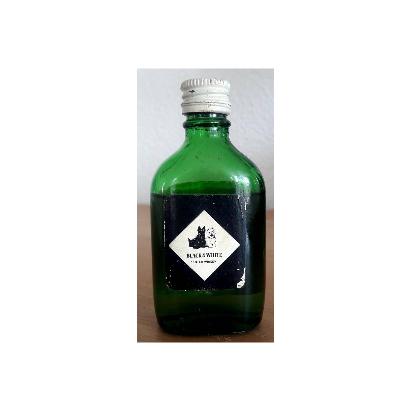 Black & White Blended Whisky 3
