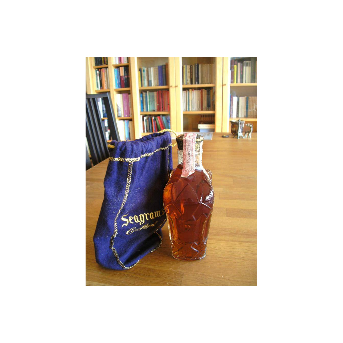 Crown Royal Fine De Luxe - Blended Canadian Whisky 3