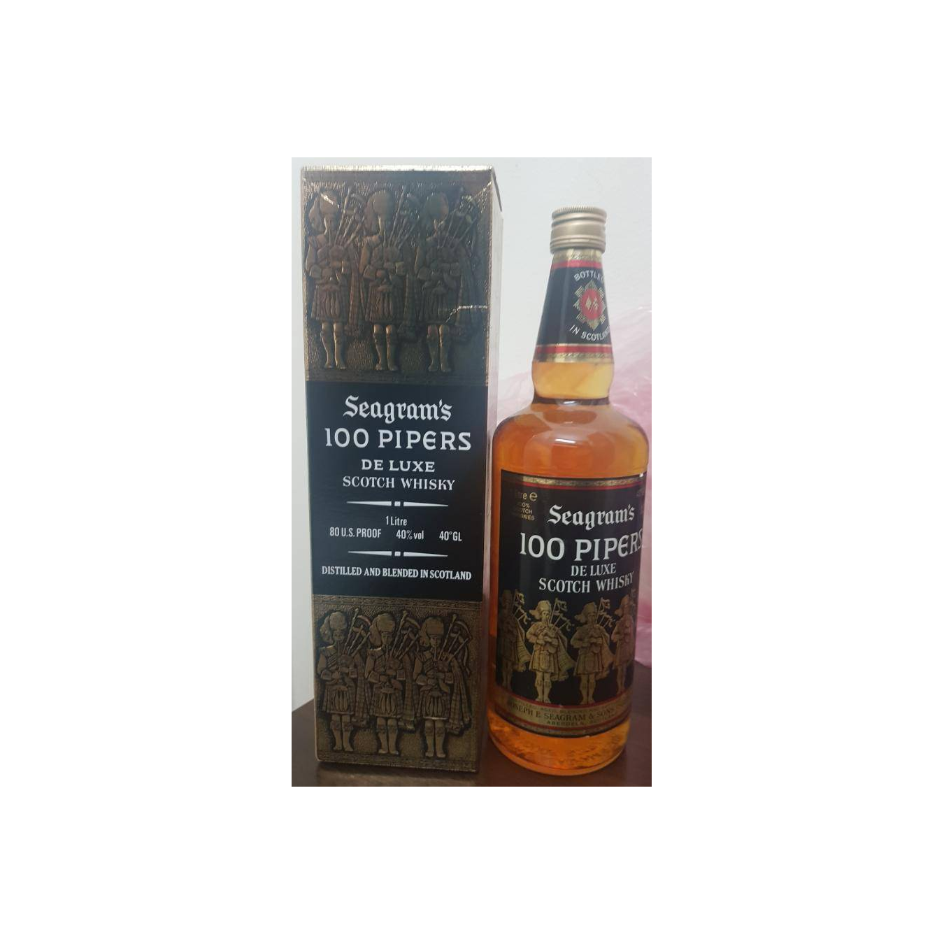 100 Pipers De Luxe Scotch Whisky SgrS