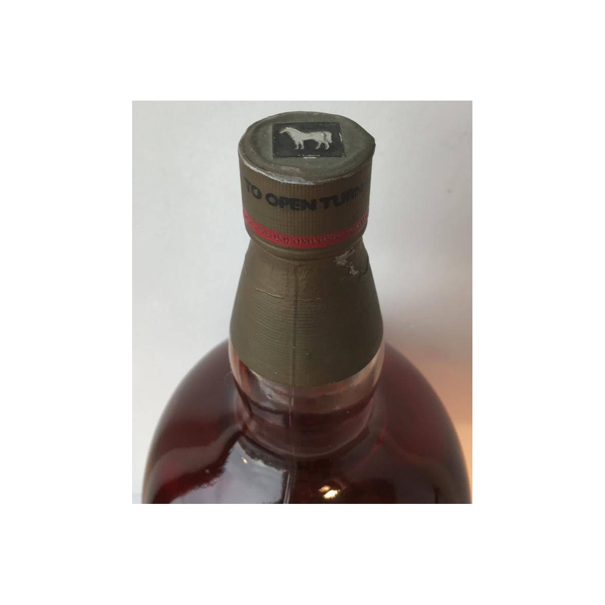 White Horse Blended Whisky 3