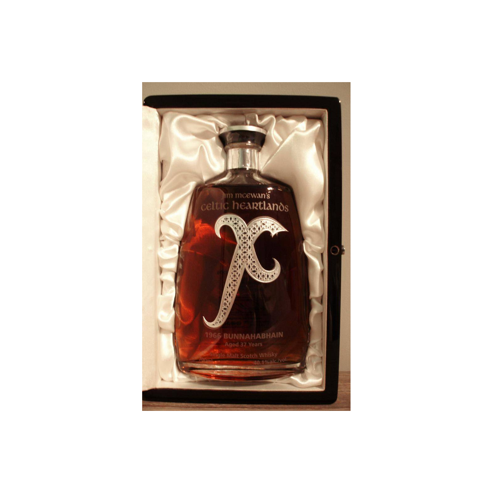 Bunnahabhain 1966 37 Years Single Malt Whisky 3