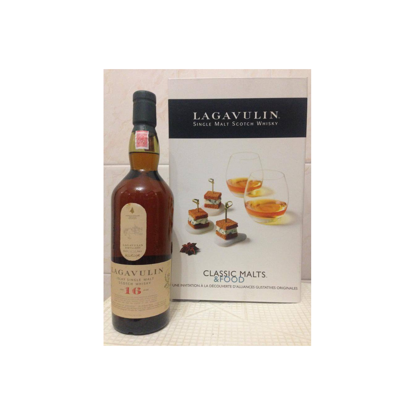 Lagavulin 16 Years Single Malt Whisky 2